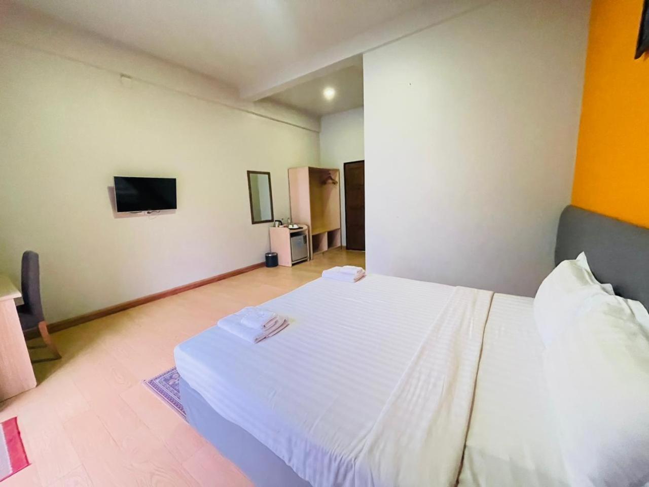 WH Hotel y Apartamento con servicio Thanlyin Exterior foto