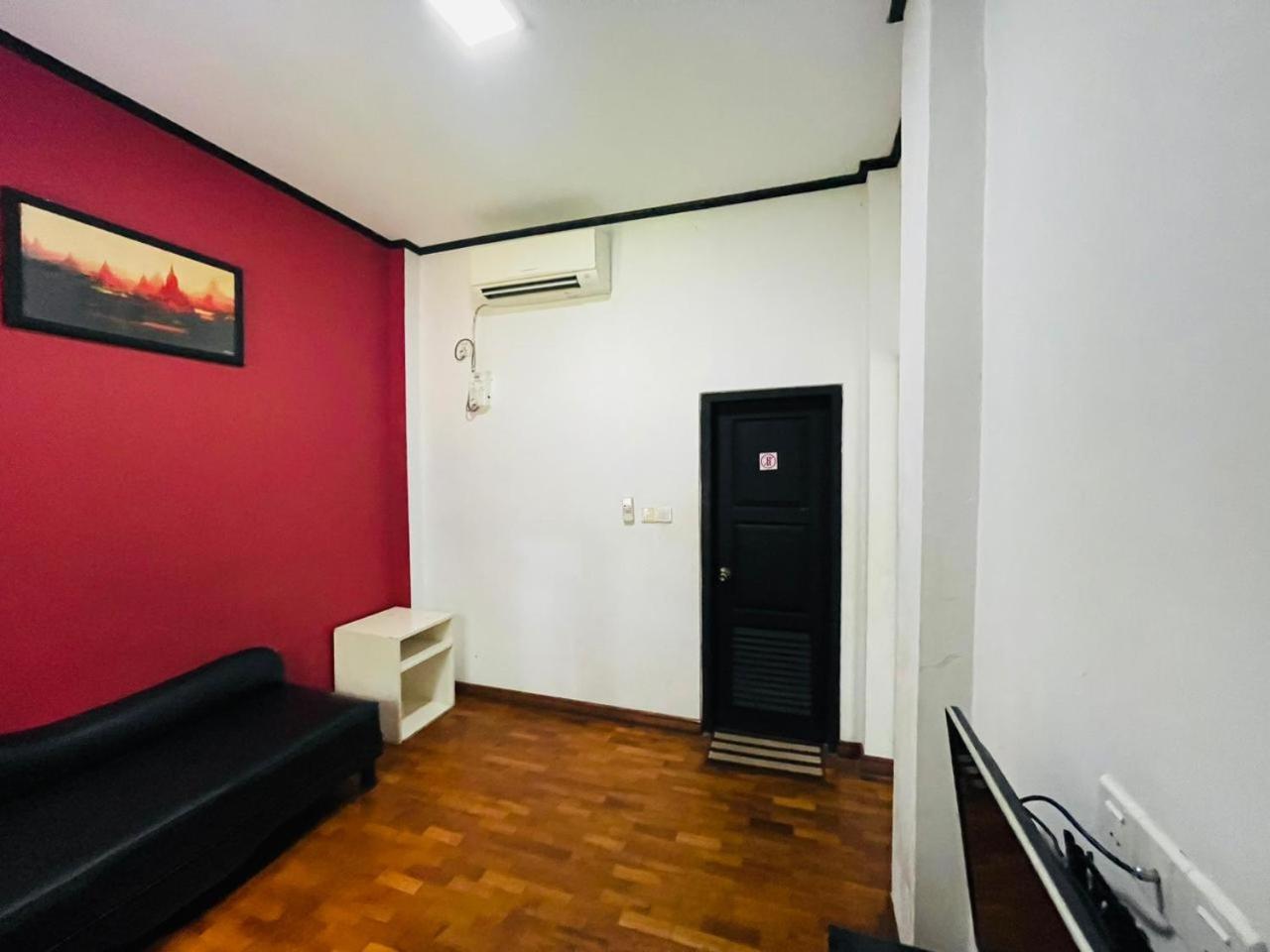 WH Hotel y Apartamento con servicio Thanlyin Exterior foto