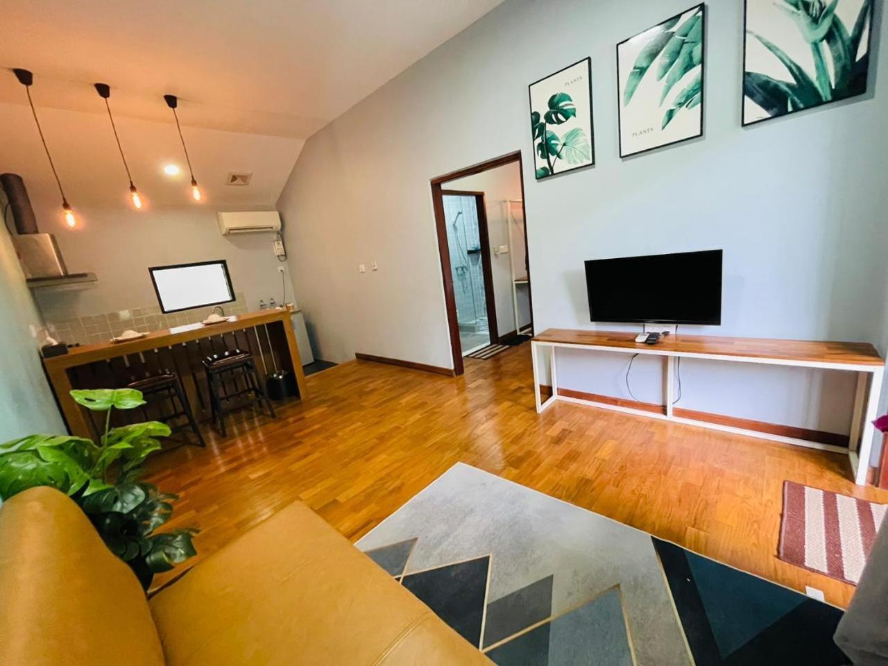 WH Hotel y Apartamento con servicio Thanlyin Exterior foto