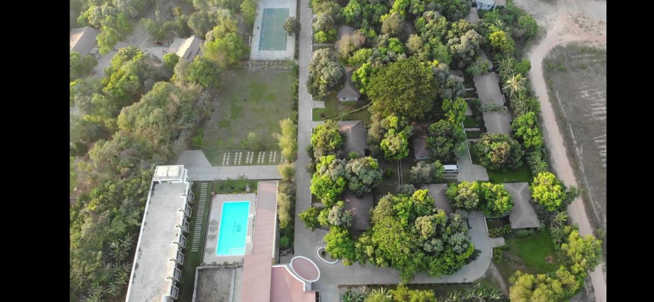 WH Hotel y Apartamento con servicio Thanlyin Exterior foto