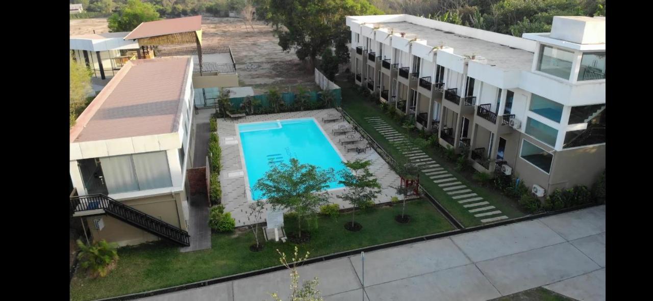 WH Hotel y Apartamento con servicio Thanlyin Exterior foto